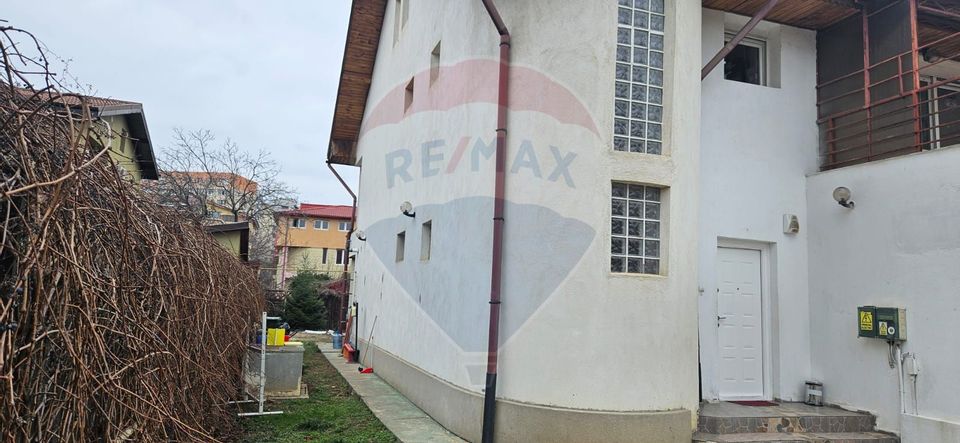 Casă / Vilă cu 6 camere de vânzare în zona Ozana-Pallady