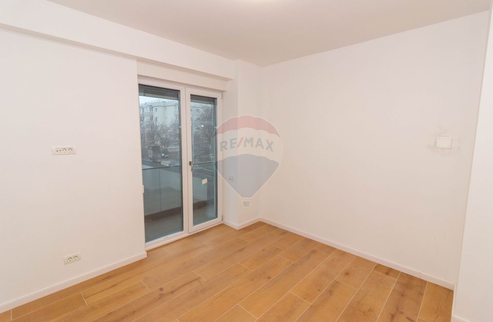 Apartament nou de 3 camere Nemobilat de inchiriat in zona Aviatiei