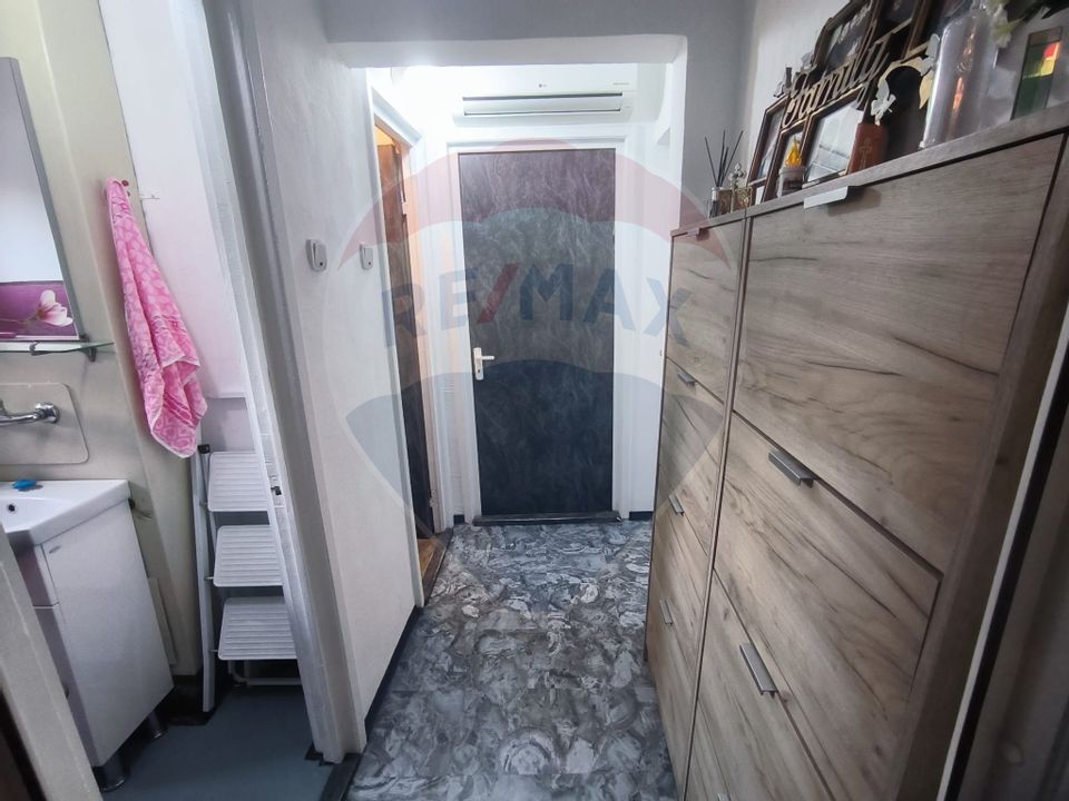 Vanzare ap 3 camere 2 bai etaj 1 complet decomandat  zona Miorita