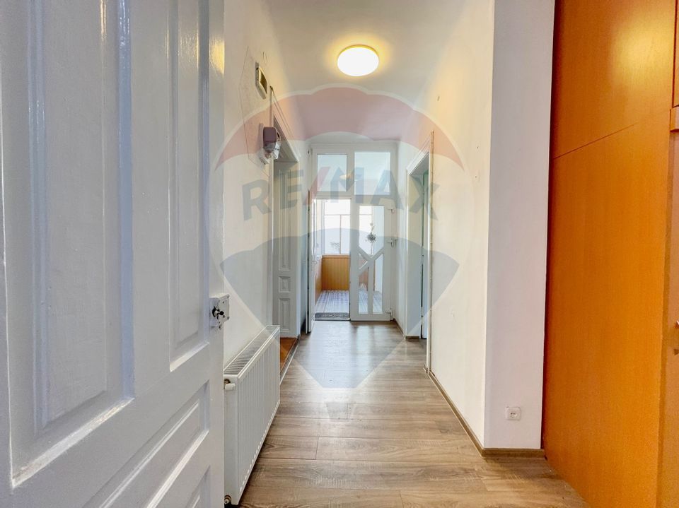 Apartament cu 3 camere de vânzare în zona Elisabetin