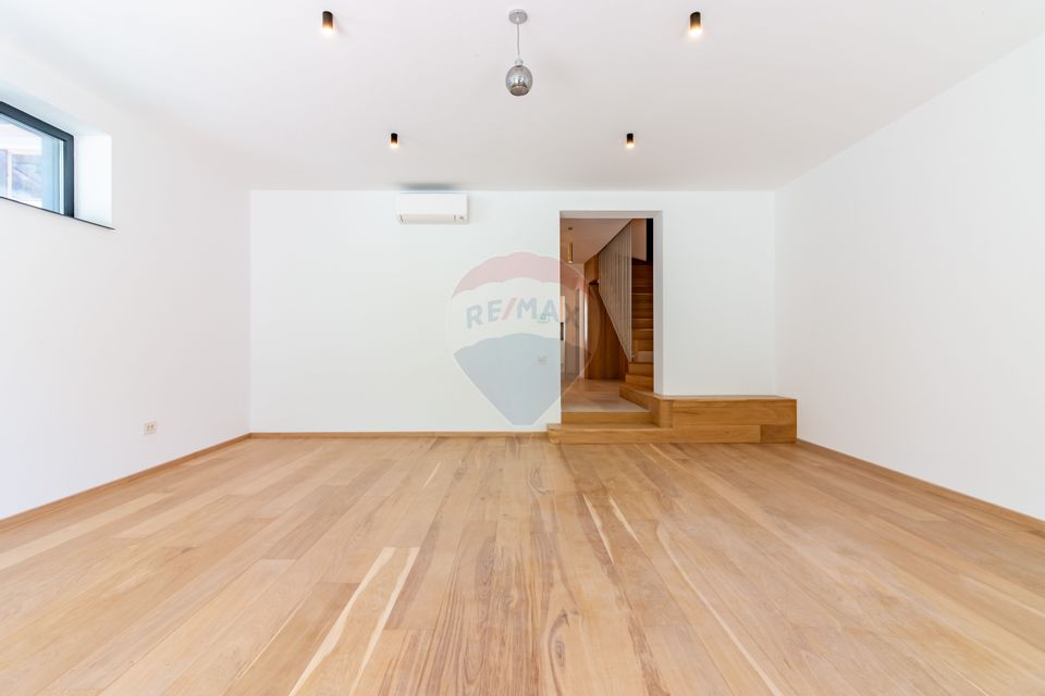 8 room House / Villa for sale, Lacul Tei area