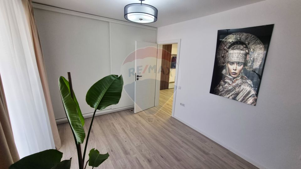 Apartament cu 3 camere tip PENTHOUSE de închiriat în zona PODUL VIILOR