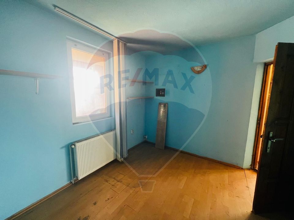 8 room House / Villa for sale