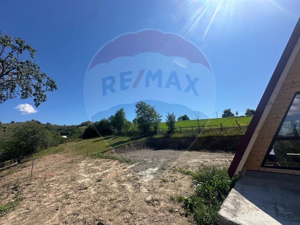 Casă de vacanță + 17.490 mp teren – zonă turistică Transapuseana
