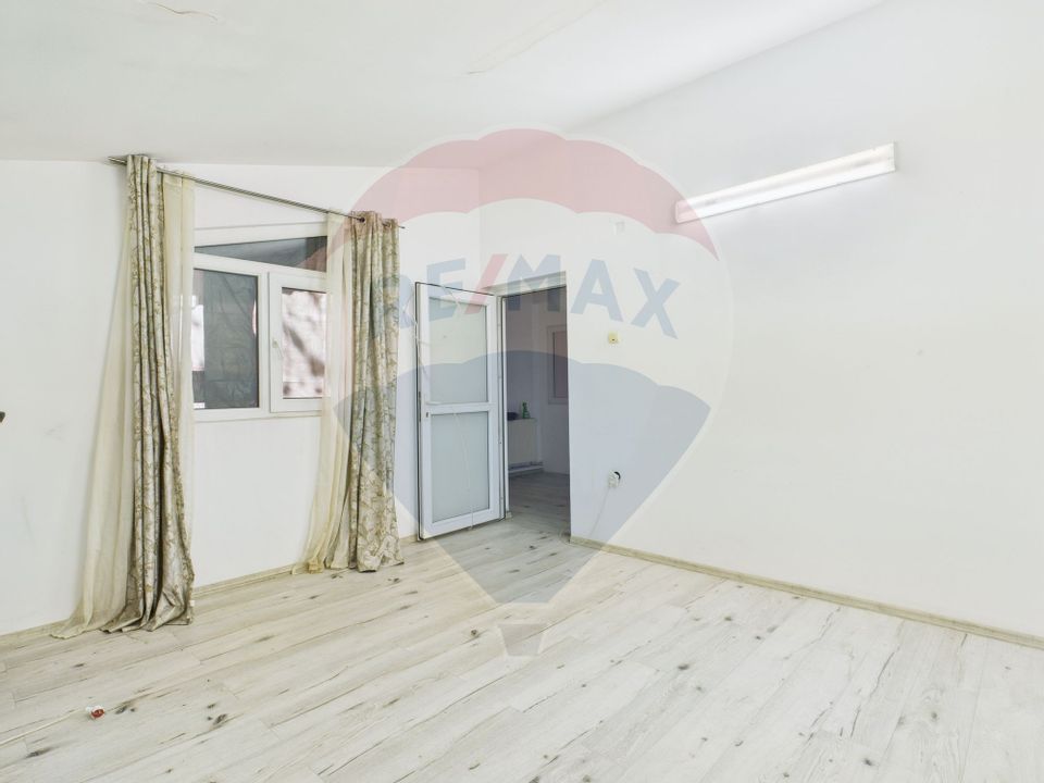 Casa / Spațiu comercial cu 5 camere si 300mp curte, in Bd. Gloriei