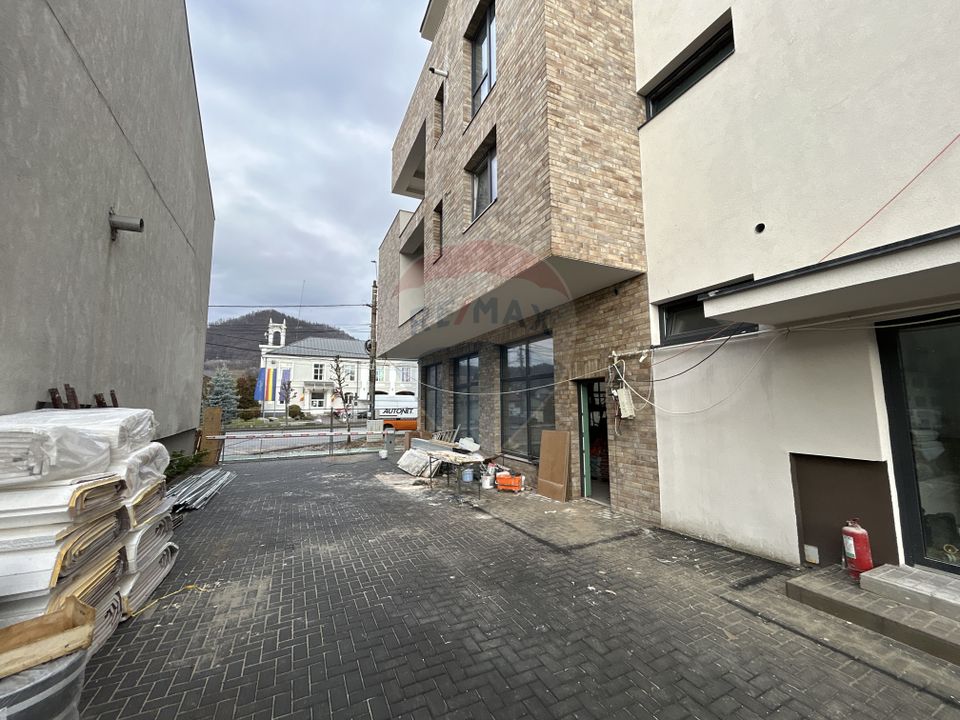 Spațiu comercial STRADAL 110mp 3.2 i de închiriat în zona V. LUCACIU