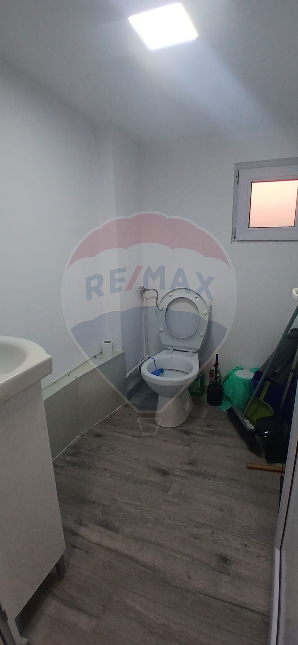 Hala de vanzare in Crevedia 240 mp utili teren 4.000 mp acces TIR