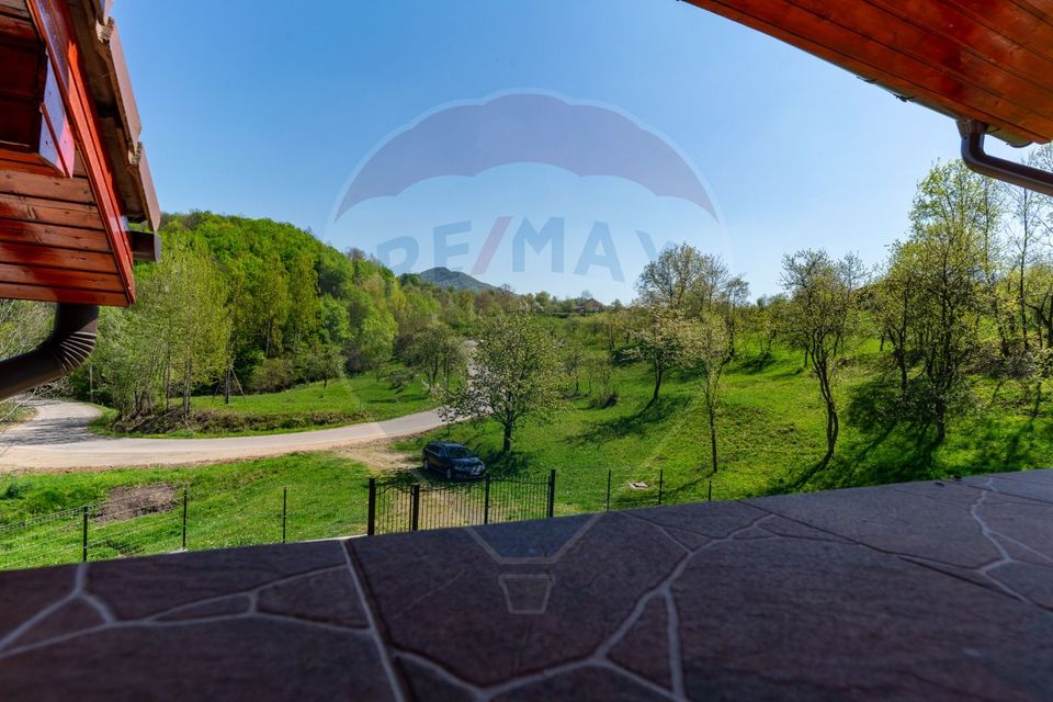 Casă / Vilă Sesuri, jud Hunedoara