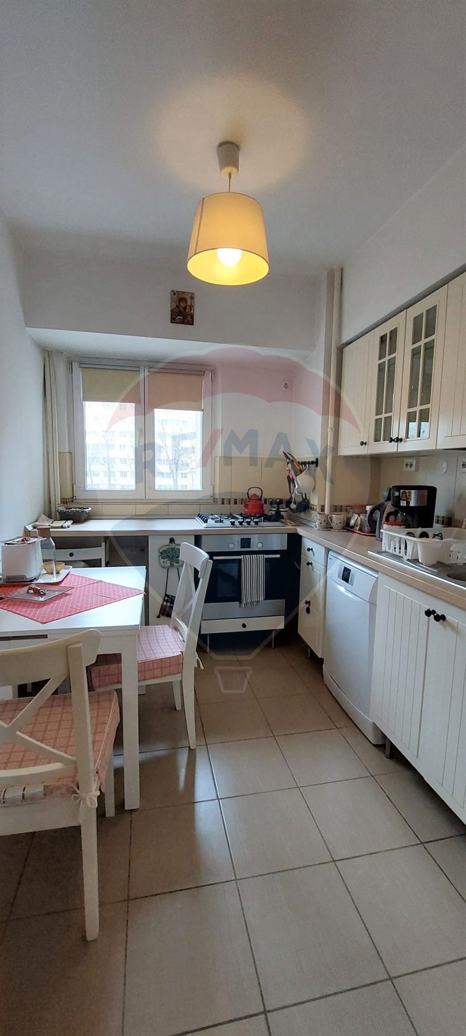 Apartament cu 3 camere de închiriat în zona Colentina