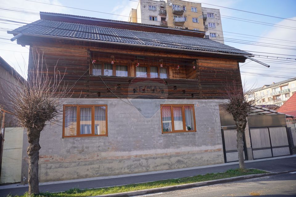 6 room House / Villa for sale, Vest area