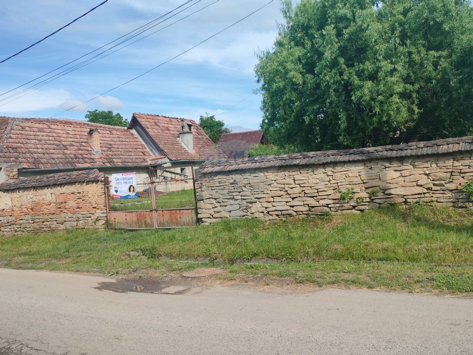 Teren cu constructie la rosu in Cloasterf,comuna Saschiz