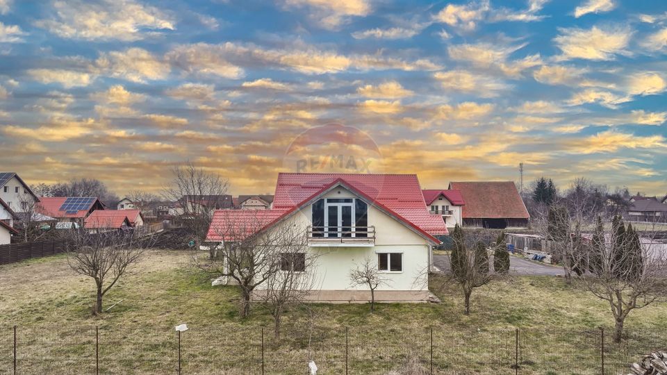 COMISION 0|VILA  STUPINI – 1.400 MP TEREN, 295 MP UTILI