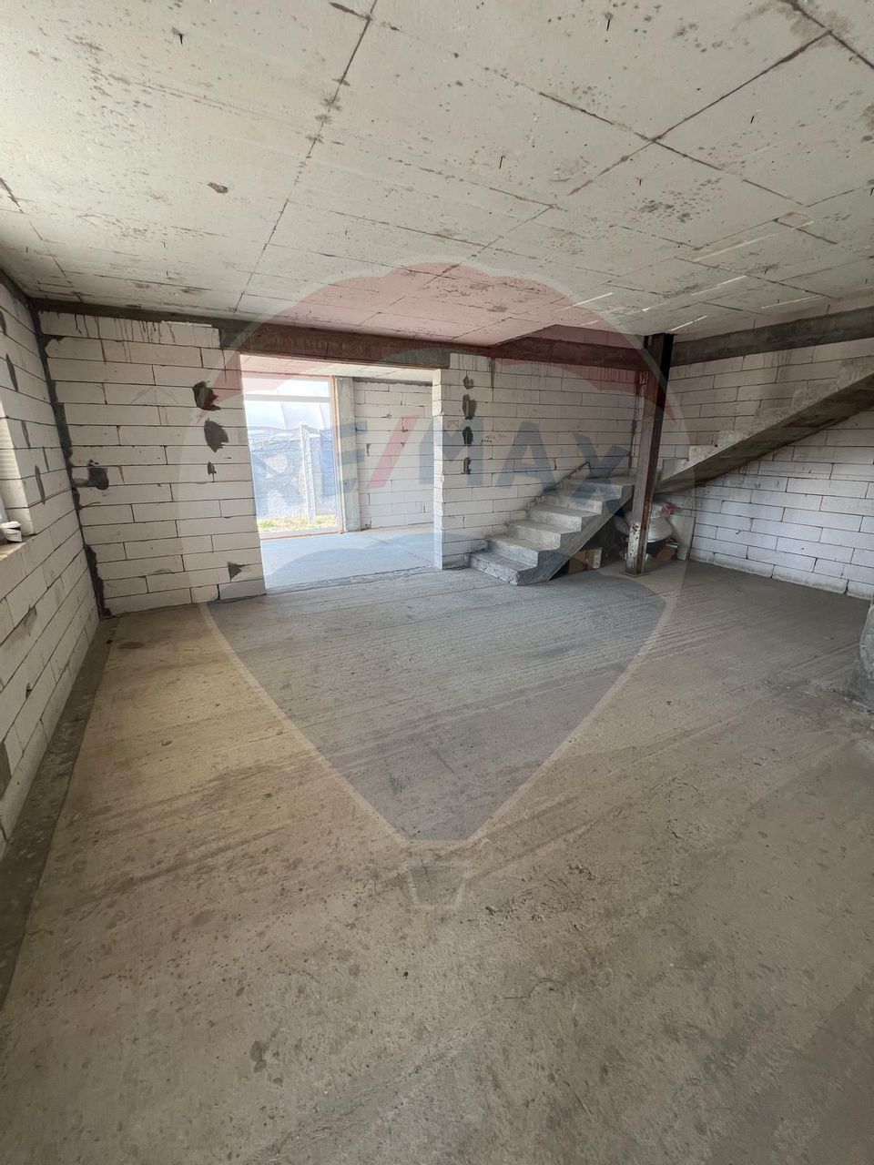 Vilă cu 4 camere de vânzare in comuna Breasta
