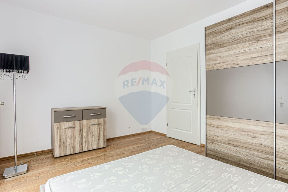 Apartament 3 camere + loc de parcare zona Subcetate