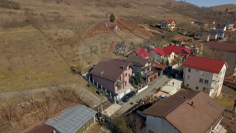 Casa de vanzare, 5 camere, zona Baciu