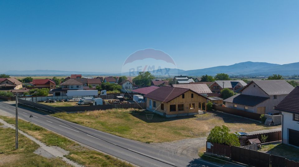 Proiectul Tău de Vis Începe Aici – Casă Nouă, 588 mp Teren, Cărpiniș