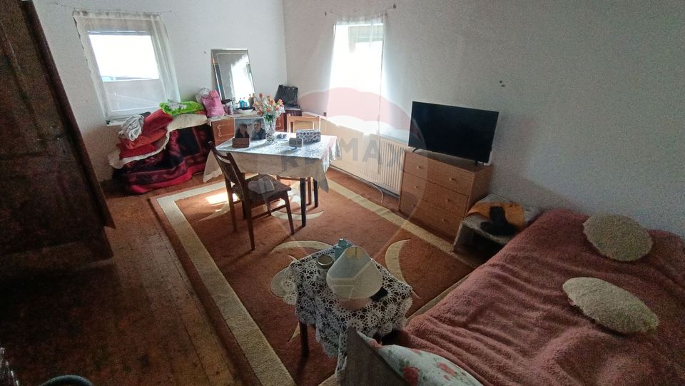 Casă de vânzare în stil vechi cu 3 camere si 3 arii în Cop. Manastur