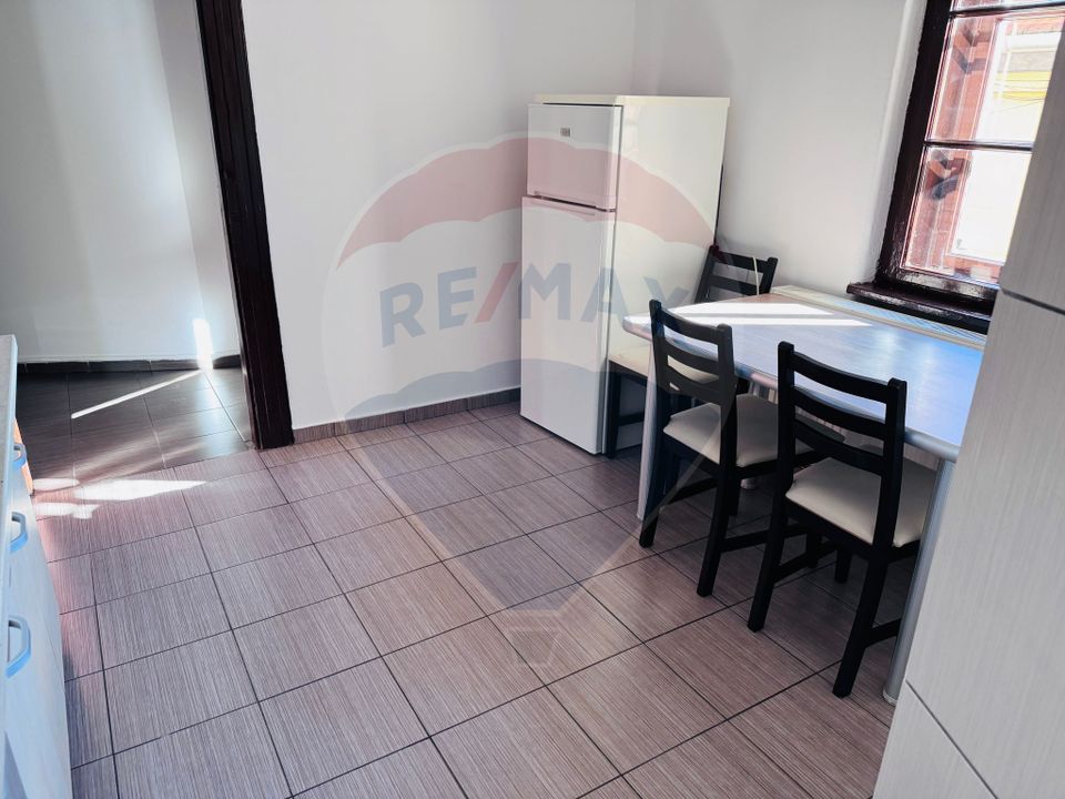 Apartament cu 2 camere de închiriat – ultracentral, str. Primăriei