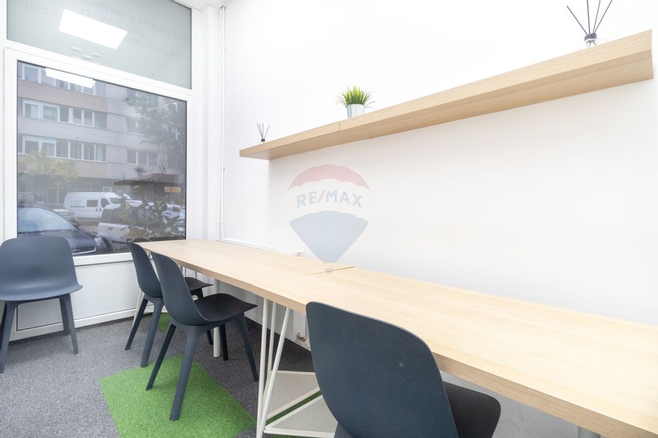 Commercial space with showcase, Gara de Nord train station