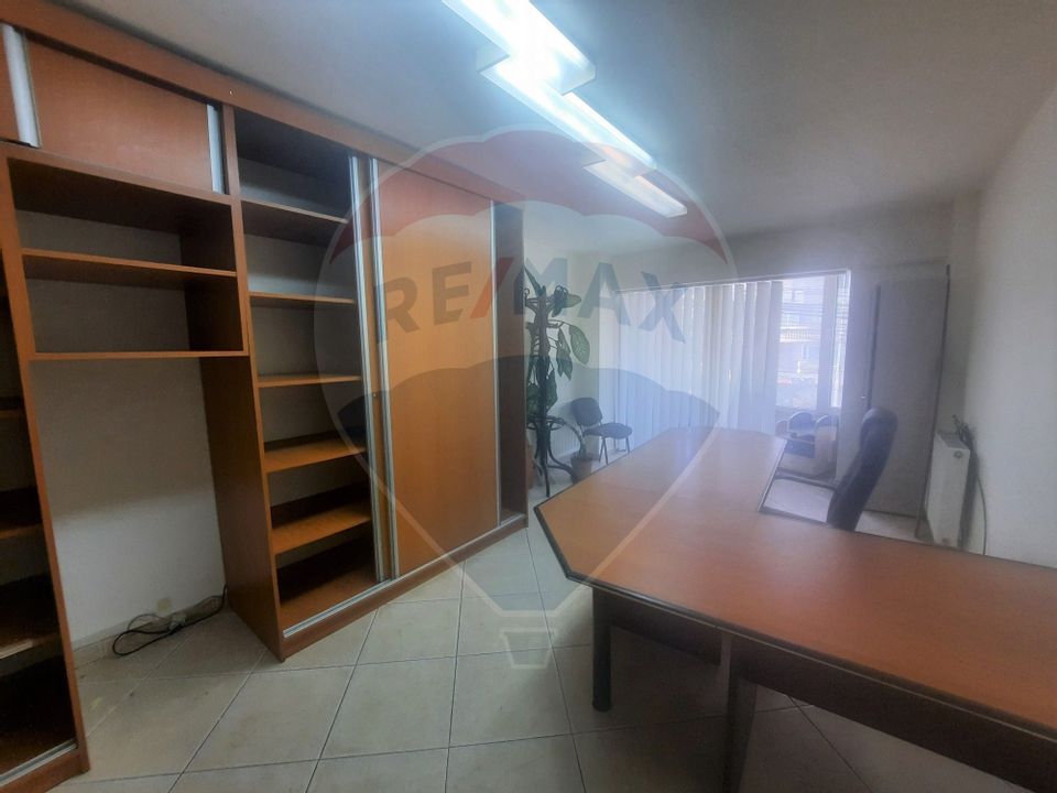 Apartment for rent 5 rooms - offices, Unirii Square