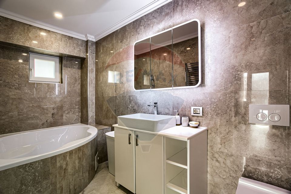 Apartament spectaculos de vanzare:  4 camere, 2 băi, zona Vlaicu