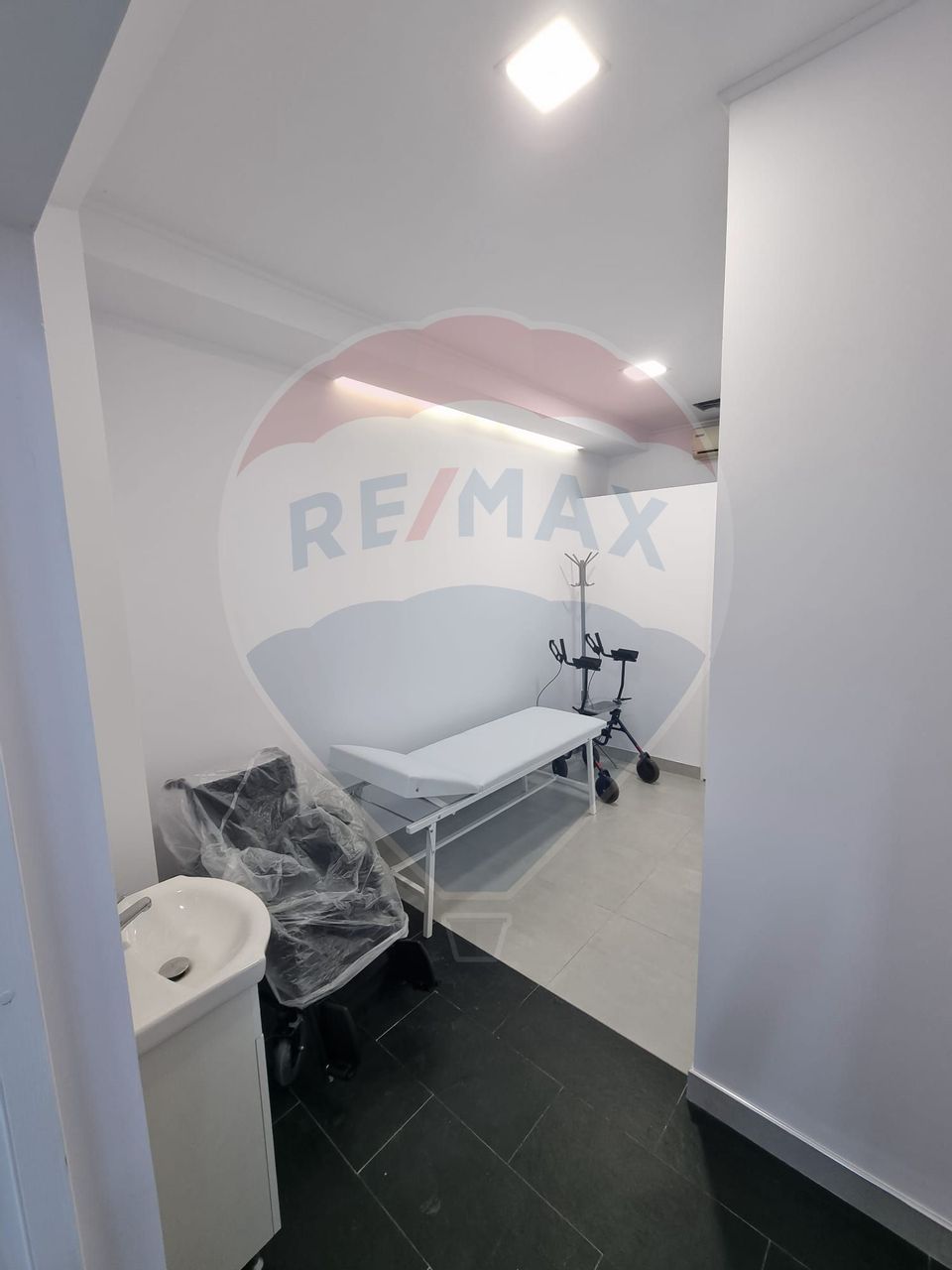 Vilă de închiriat | Ideală pentru cabinet medical, azil, stomatologie