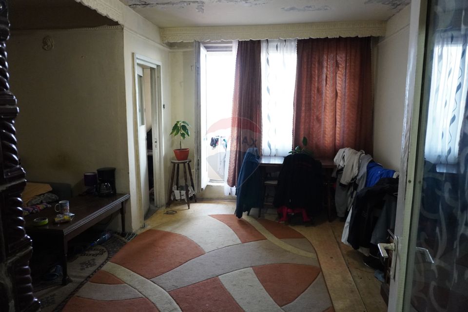 Garsonieră luminoasă și bine compartimentată,