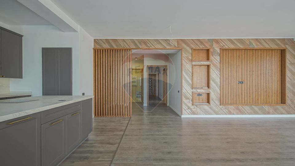 Comision 0 %! Apartament cu 4 camere de vânzare, Seasons Residence