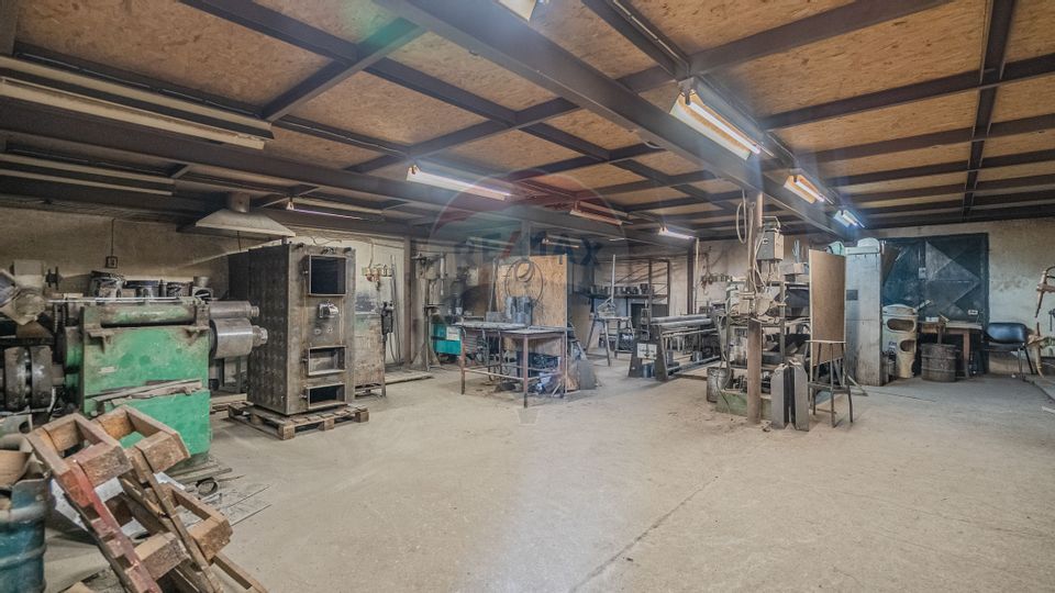 Spațiu industrial de 1,690mp, teren 3800 mp la 2 km de Brașov