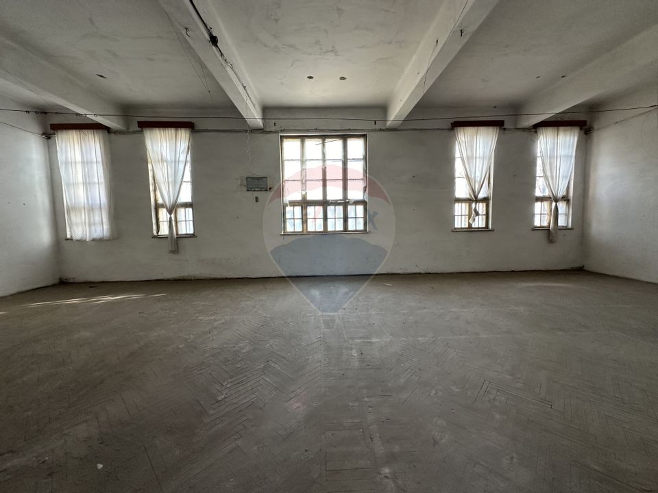 2,500sq.m Commercial Space for sale, Ultracentral area