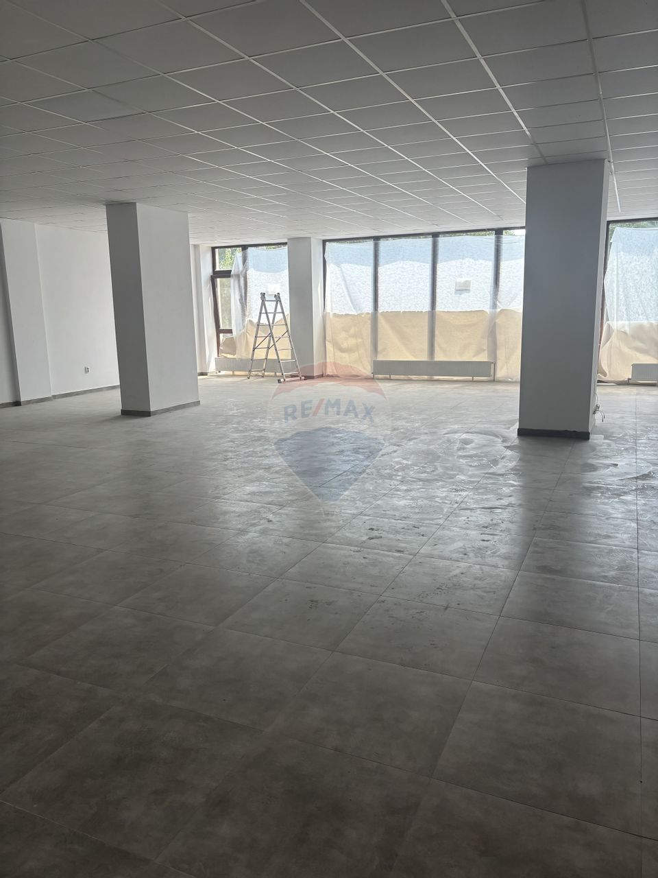 206sq.m Commercial Space for rent, Sisesti area