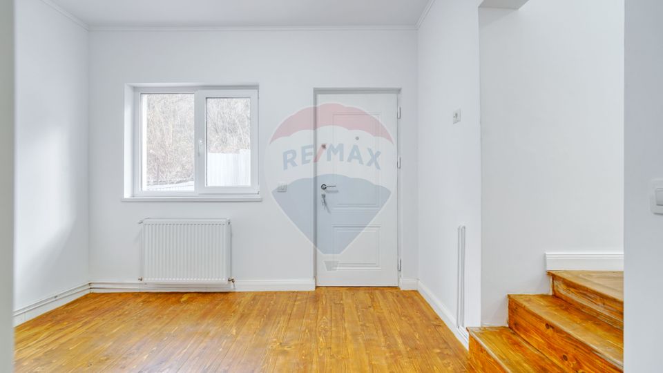 REZERVAT! Apartament generos, 6 camere, 3 băi, str Castelului