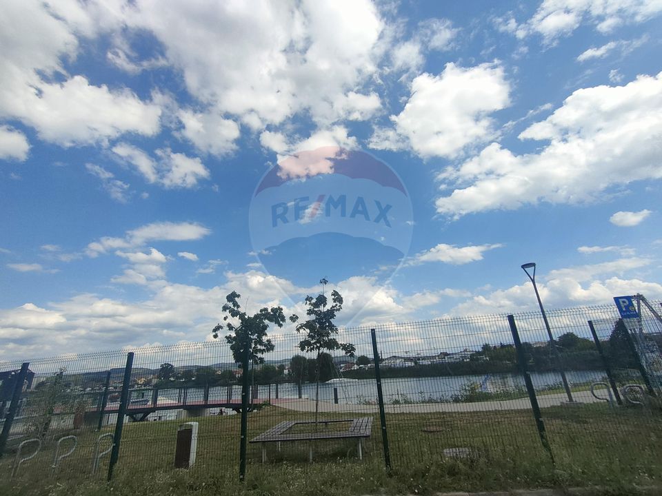 Apartament de vanzare cu gradina