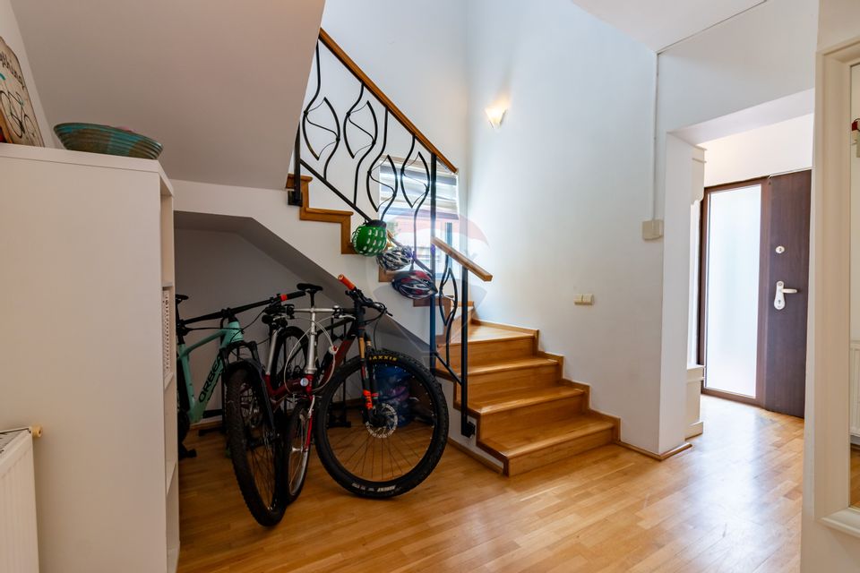 Casă / Vilă în zona Odai, Otopeni, strada privata