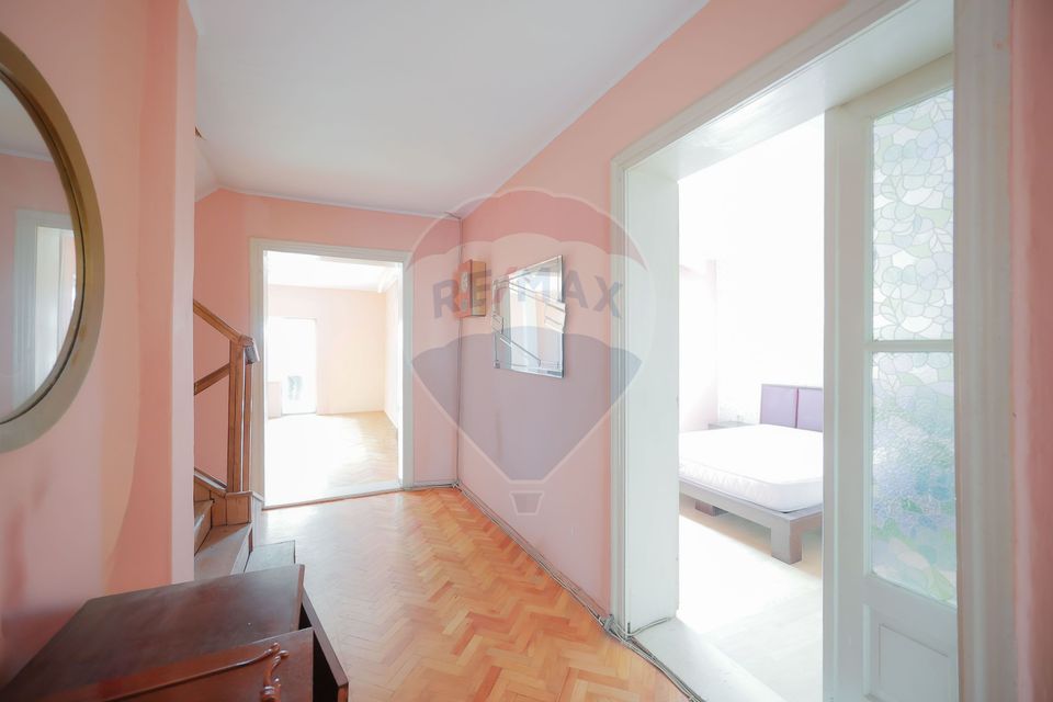 8 room House / Villa for sale, Iosia area