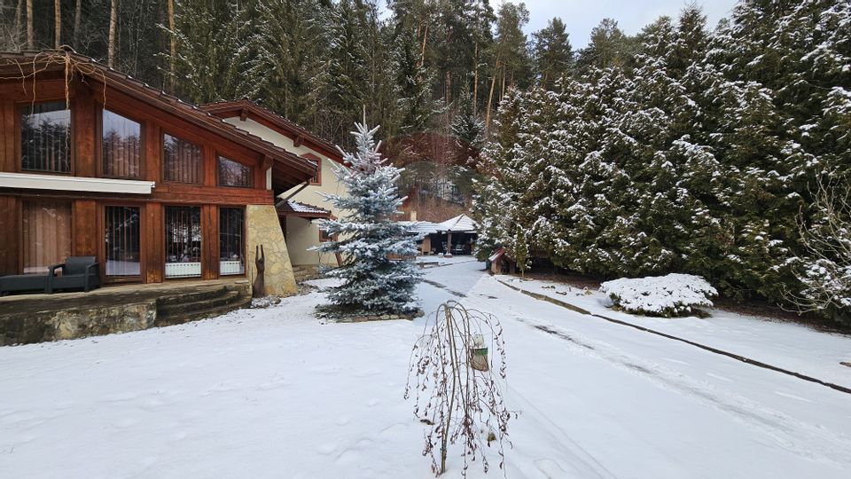 Vilă de lux cu 4 camere de vânzare în Câmpulung Moldovenesc, Suceava
