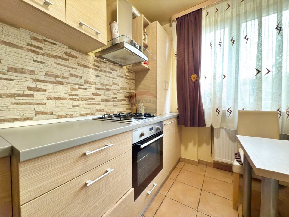 Apartament cu 3 camere de vânzare în zona Podgoria