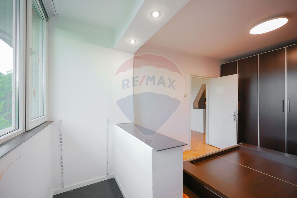 Apartament cu 3 camere de vânzare – ultracentral, vedere panoramică