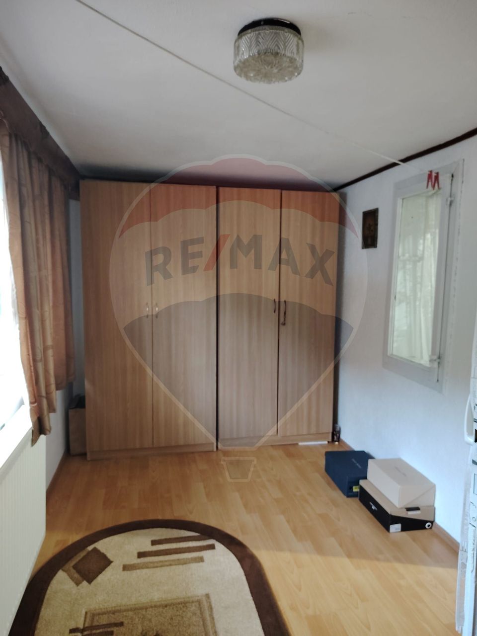 Case cu 7 camere de vânzare în comuna Panaci, sat Drăgoiasa.