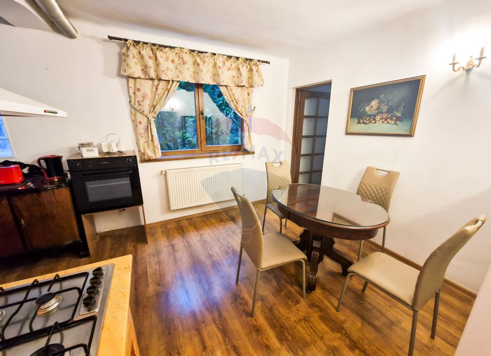 Property Located under Tâmpa composed of 2 Houses and Garden,