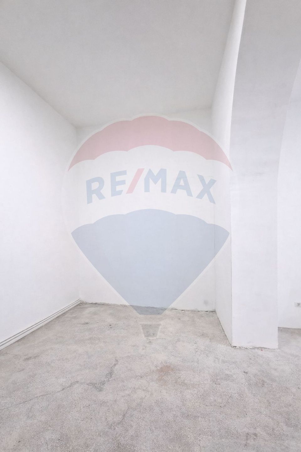 37.2sqm commercial space for rent in the Eroii Revolutiei area