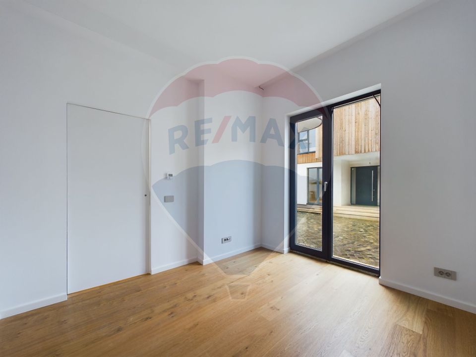 5 room House / Villa for sale