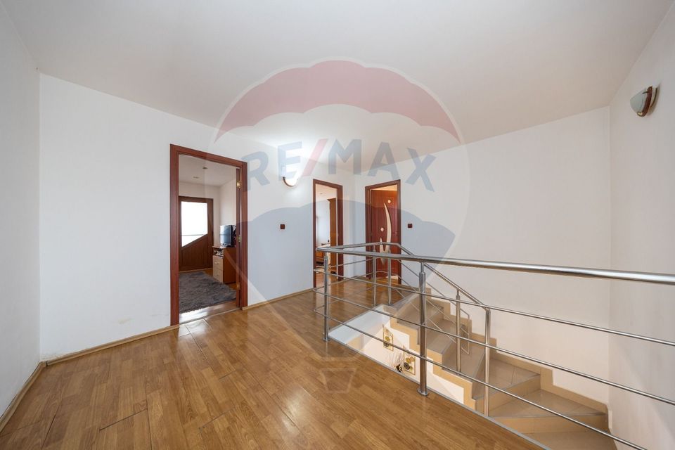 Casă individuală cu garaj și curte, 148 mp utili, zonă de case