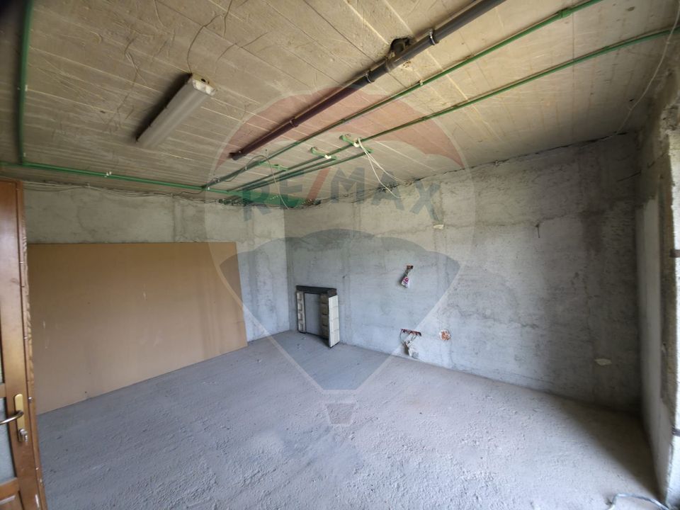 Teren intravilan + casă la roșu de vânzare – Vădurele, jud. Neamț