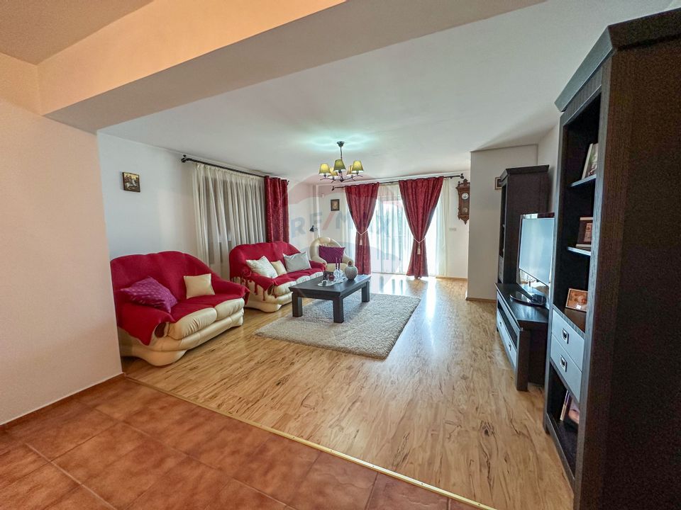 Vila de vanzare pe Str.Strugurilor/Terezian