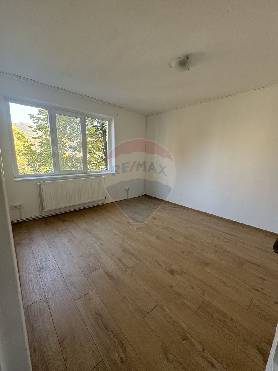 Apartament de închiriat 2 camere 250 Euro(G Coșbuc/ Etaj 2)