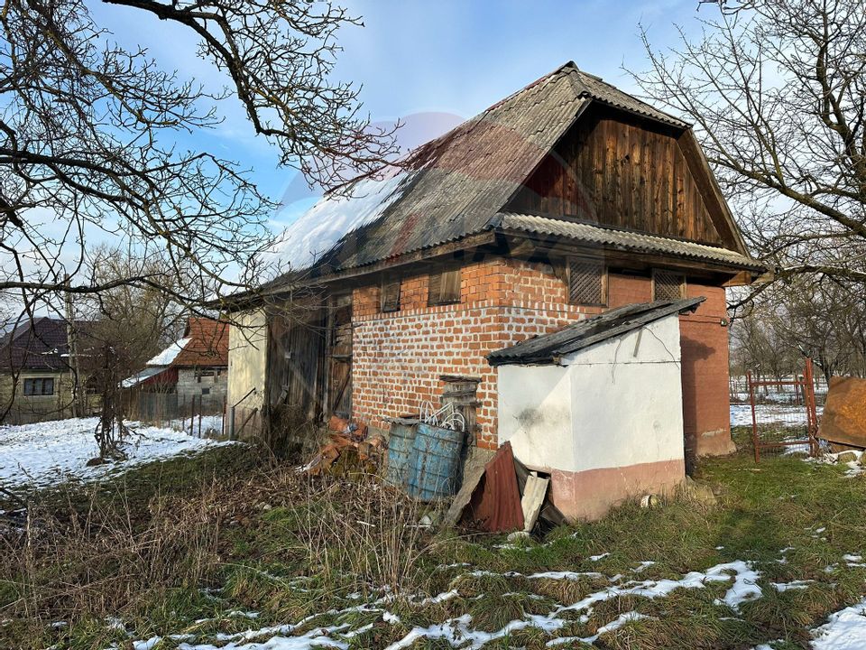 Casă cu 4 camere de vânzare