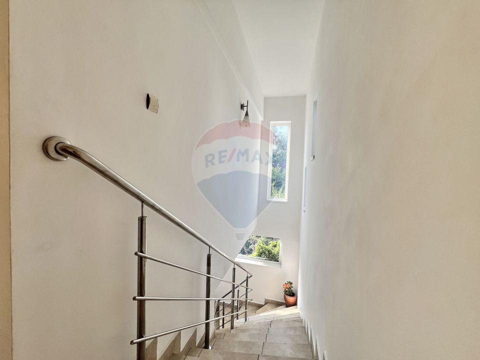 8 room House / Villa for sale
