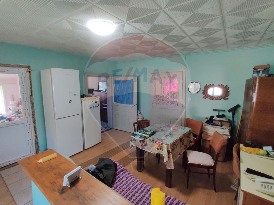 Casă cu teren de vanzare Buzești