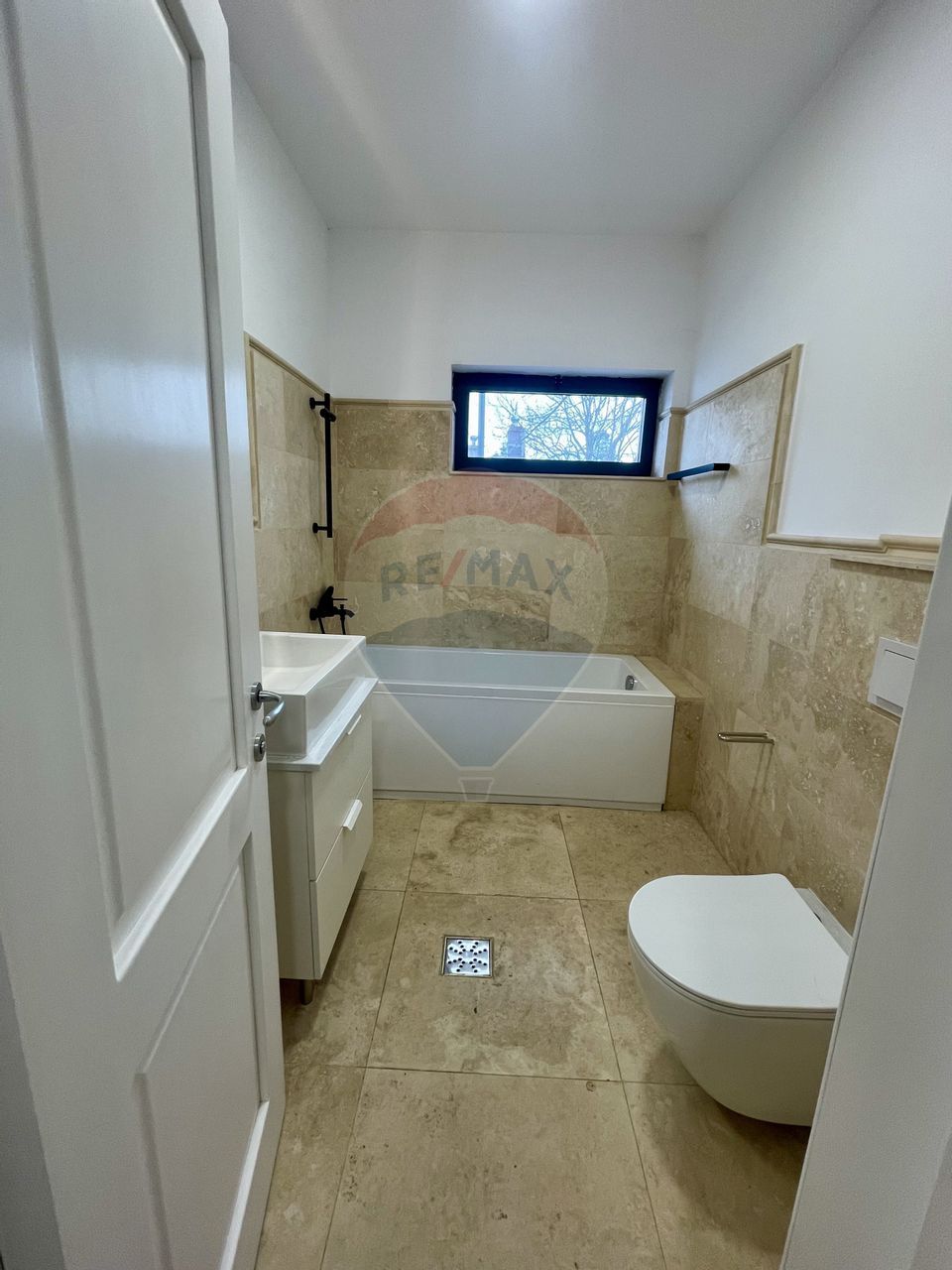 Apartament in vila de închiriat în zona Capitale